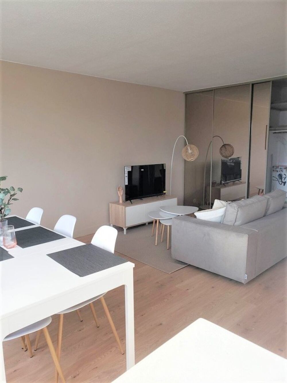 Location Colocation Chambre meublée à louer - Bron Bron