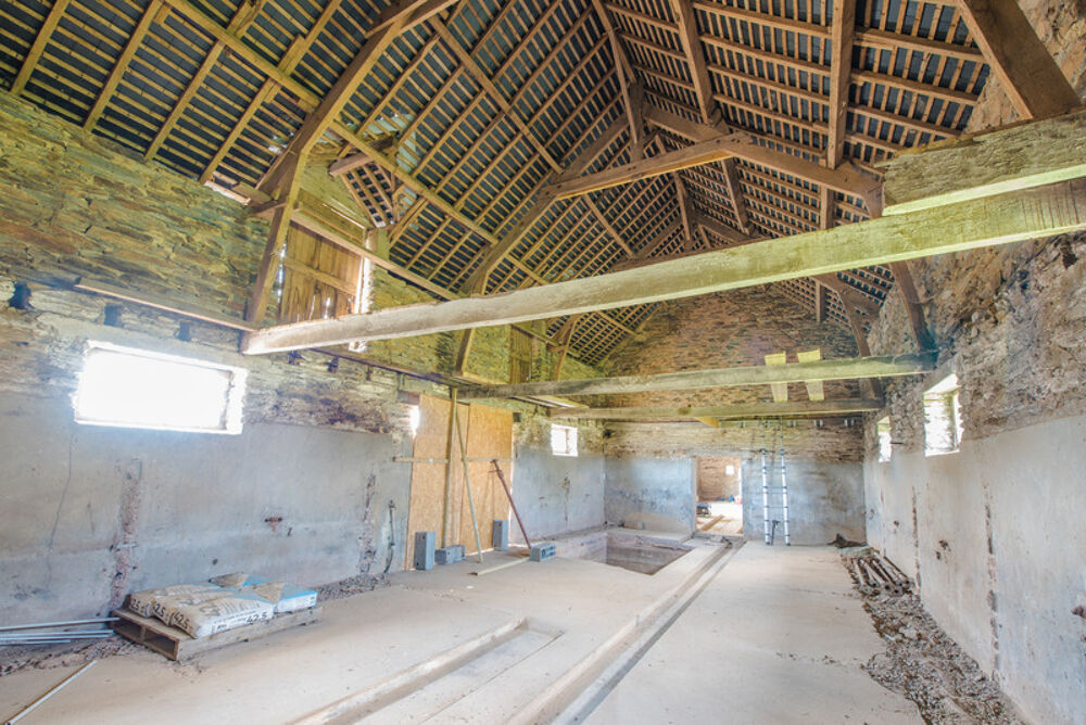 Vente Maison Ensemble en pierre à rénover – 340 m² de potentiel habitable – Hangar 223 m² – Terrain 3 109 m² Guenouvry