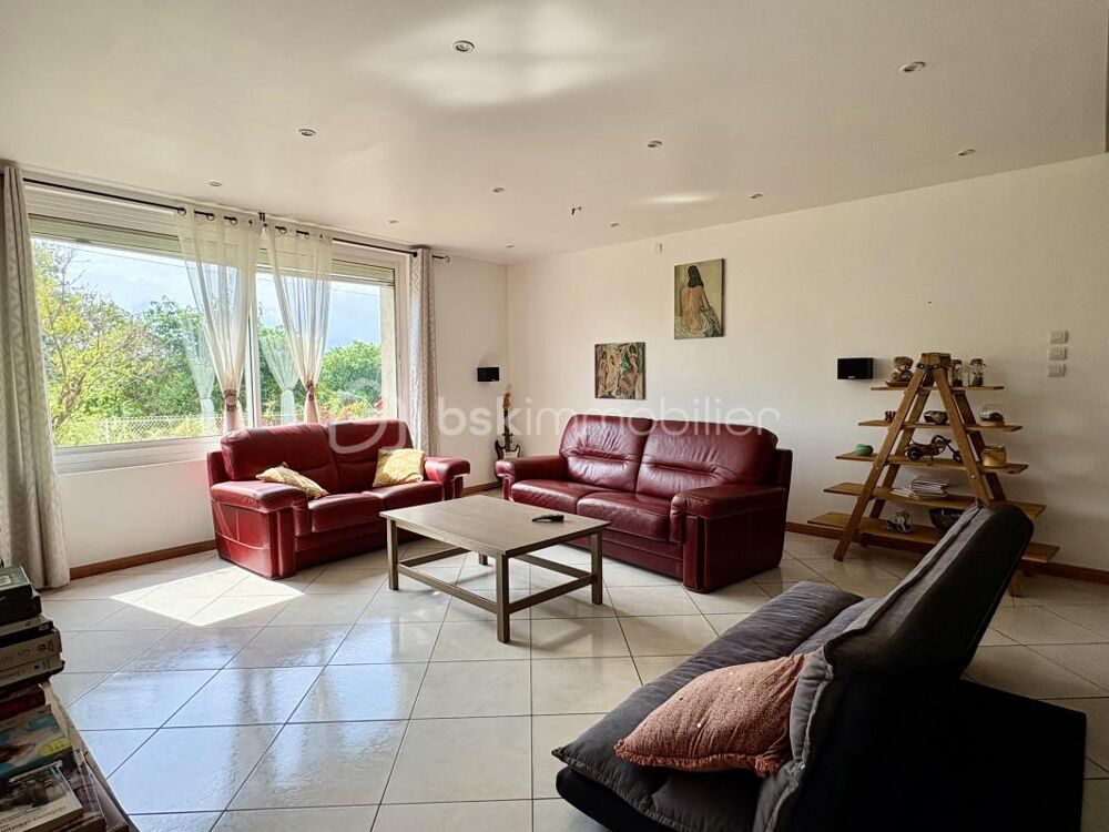 Maison familiale de 150 m² avec 3 chambres, garage et terrasse