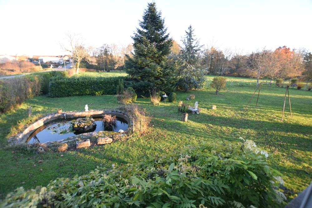 Longère de 136 m2 avec 6900 m2 de terrain, dépendances à Saint emiland