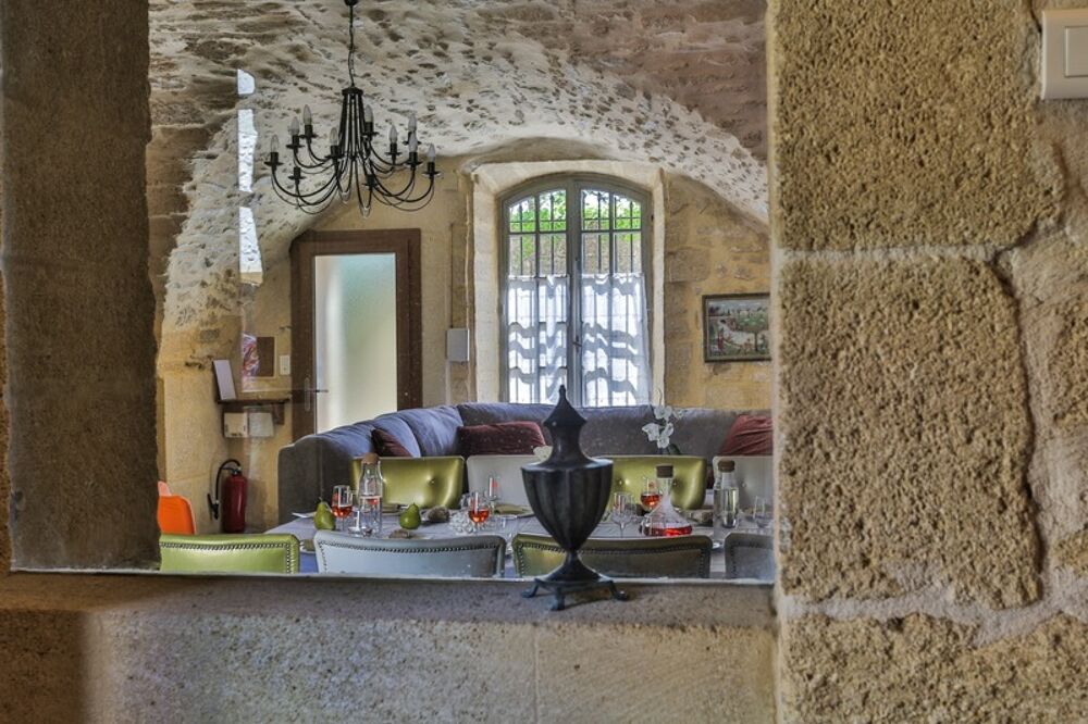 ?Demeure de caractère avec jardin clos, piscine et dépendances  à 10 mn dUzès ?
