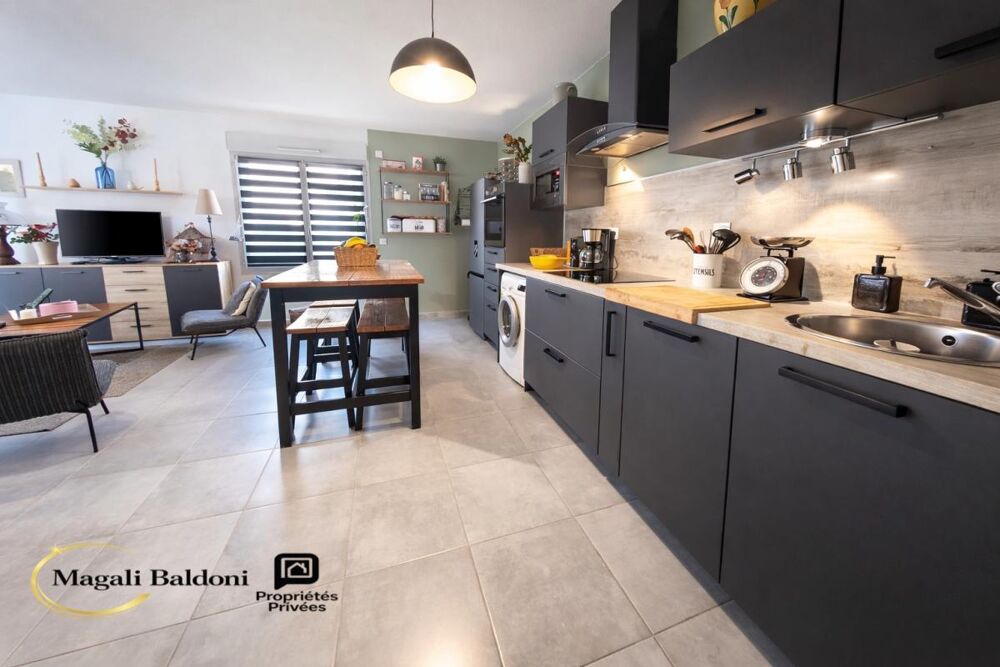 Vente Appartement Appartement Le Muy 4 pièces- 76 m2- Terrasse- 3 parkings- PISCINE Le muy