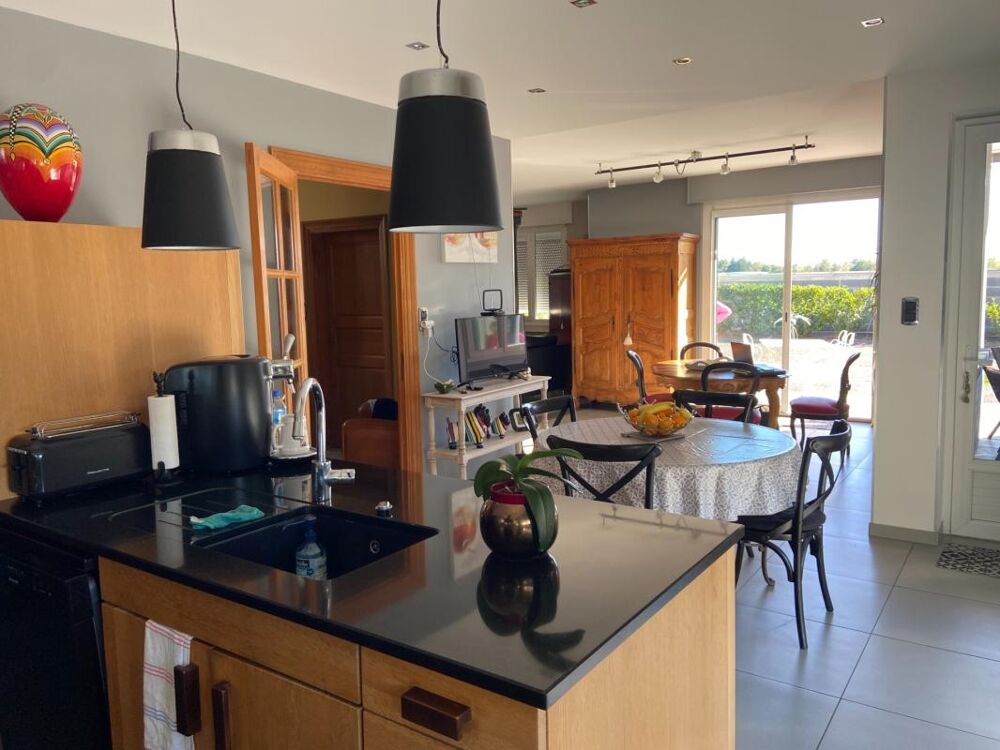 Vente Maison Maison 7 pièces MARINGUES 160m2 avec clim + garage double TRES BELLES PRESTATIONS aucuns travaux à prévoir Maringues