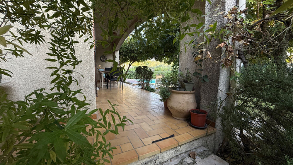 Maison à vendre 6 pièces - 5 chambres - Jardin - Piscine - Terrain 816m2