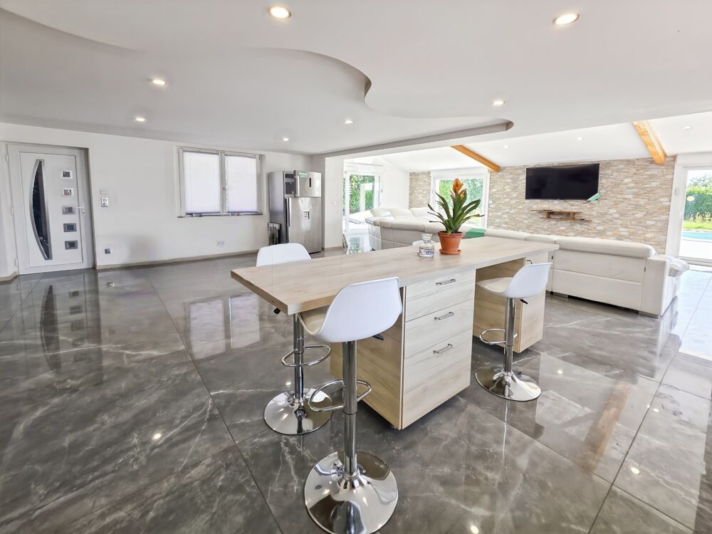 Vente Maison MAISON CONTEMPORAINE DE STANDING AVEC PISCINE – COMMENAILLES (JURA) Bletterans