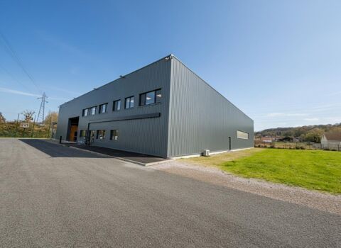   PONTPOINT - Local d'activité 1.770 m² sur 6.000 m² de terrain 