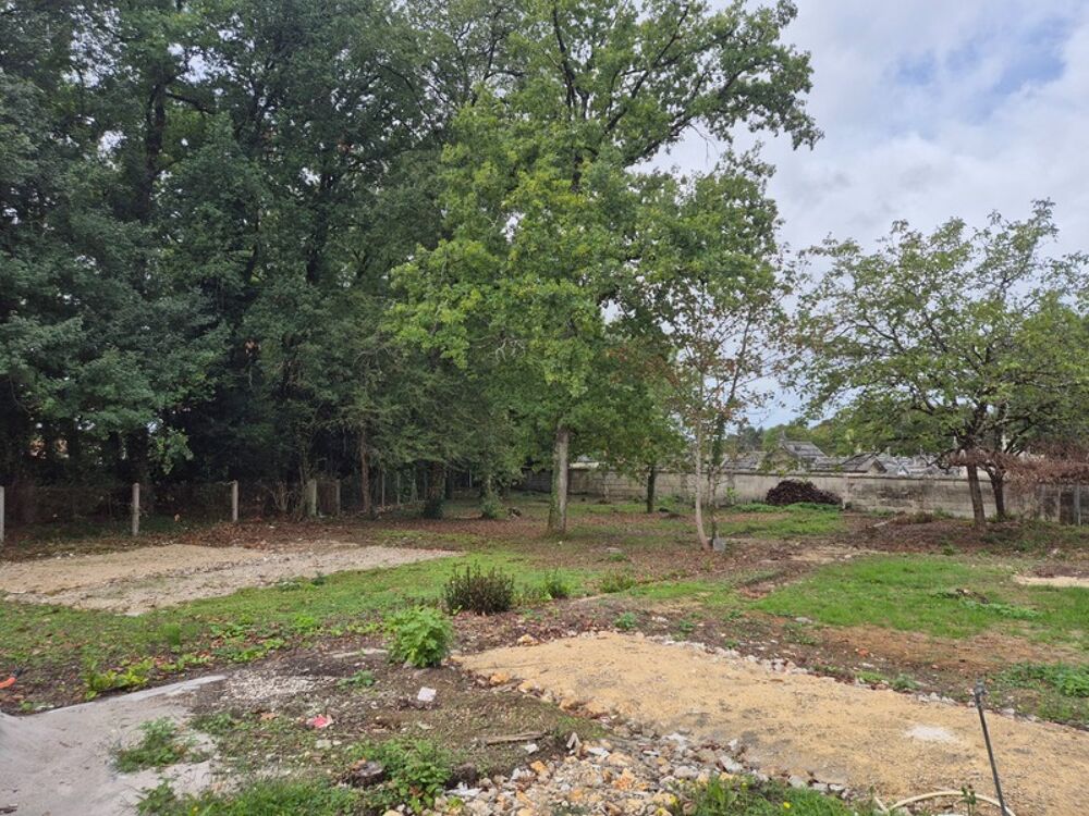 Vente Terrain Beau terrain clos de 1600 m2, secteur calme, proche commerces et transport Puymoyen