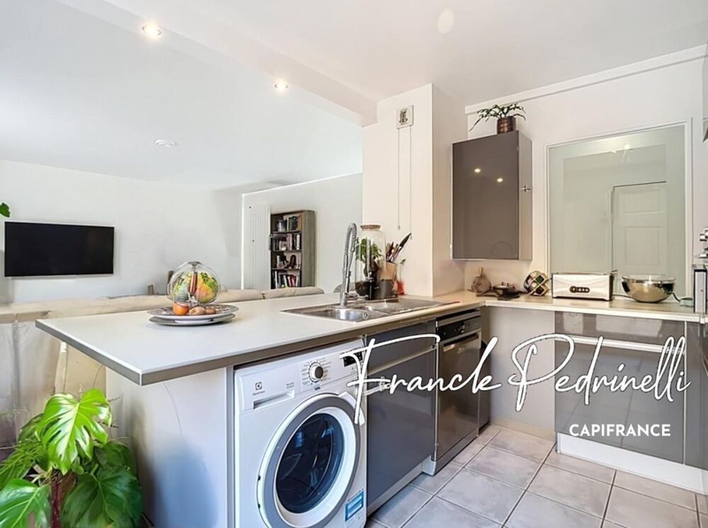 Appartement à vendre 3 pièces 72 m² VILLEURBANNE (69) CHARPENNES  Place Charles Hernu avec terrasse exceptionnelle de 75 m²