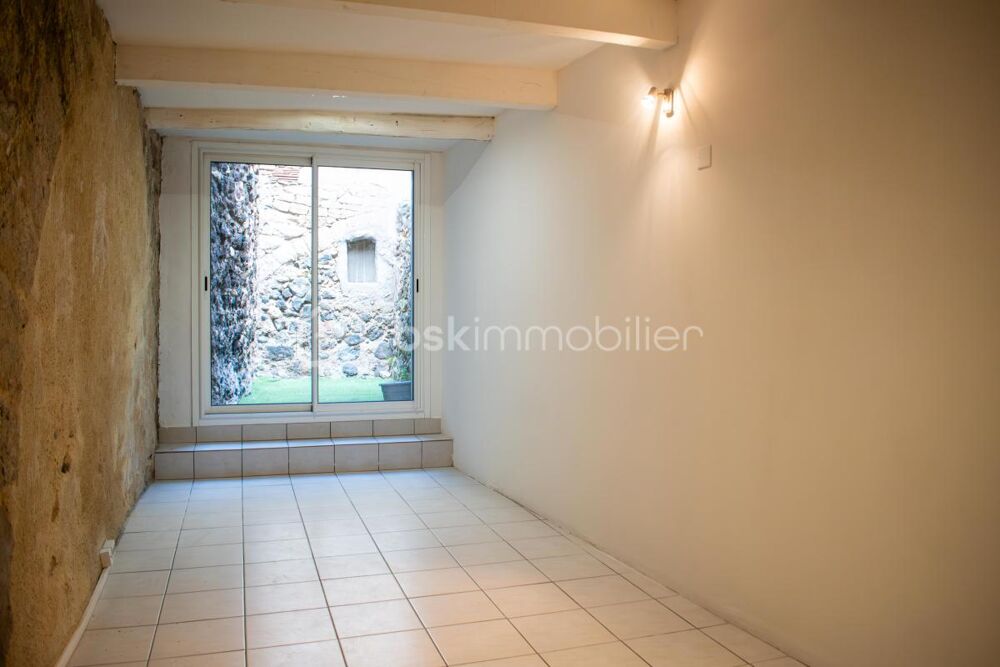 A Saint Thibery, Maison de village au charme authentique avec petite cour intérieure