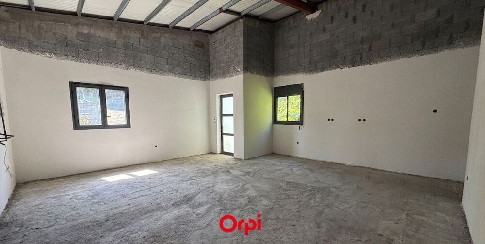 Maison 4 pièces 93 m² · à Saint Denis · 93 m² · 220 000 €