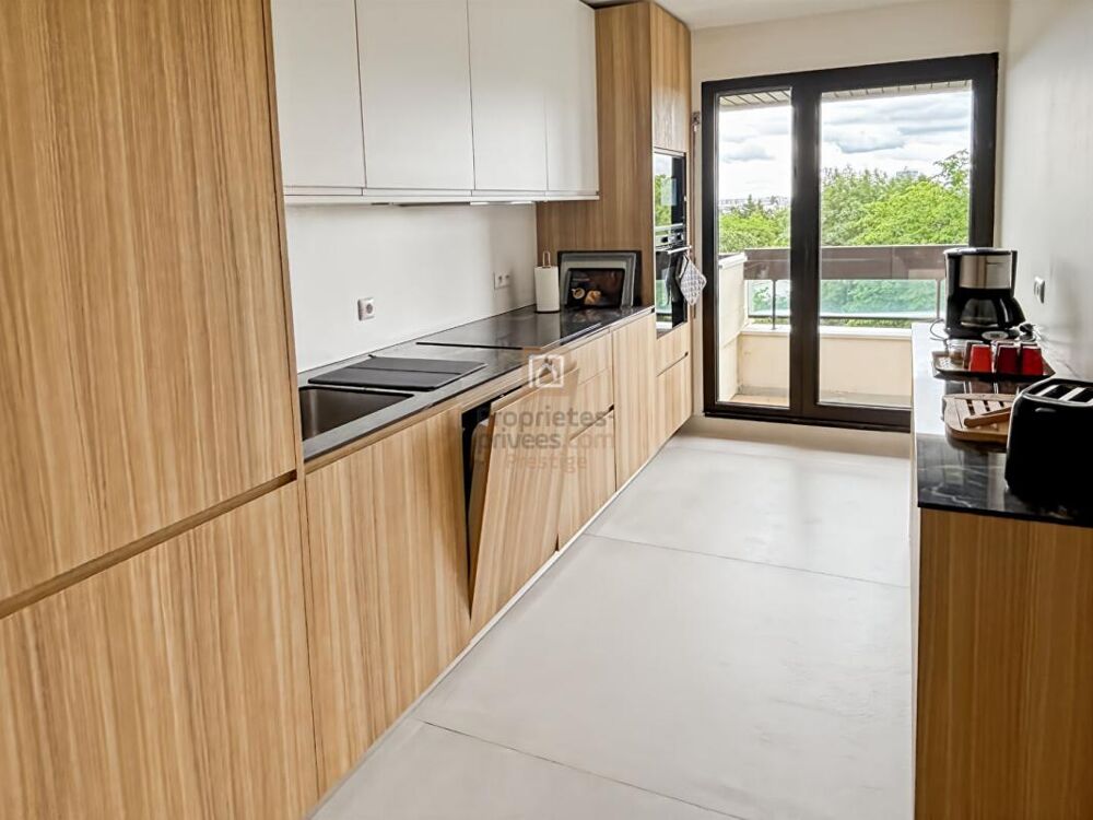Vente Appartement APPARTEMENT D'EXCEPTION  DERNIER ETAGE  TERRASSE  BALCON CAVE ASCENSEUR ET DEUX PARKING Bordeaux