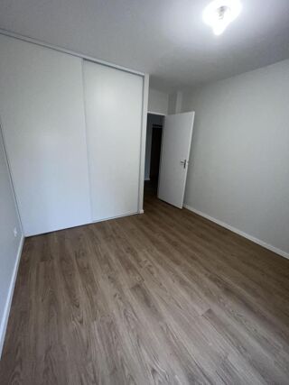  Appartement à louer 3 pièces 68 m²