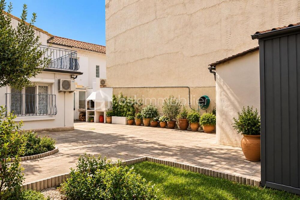 MILHAUD  MAISON DE VILLAGE 125 M²  4 CHAMBRES  COUR  GRAND GARAGE  250 000 €
