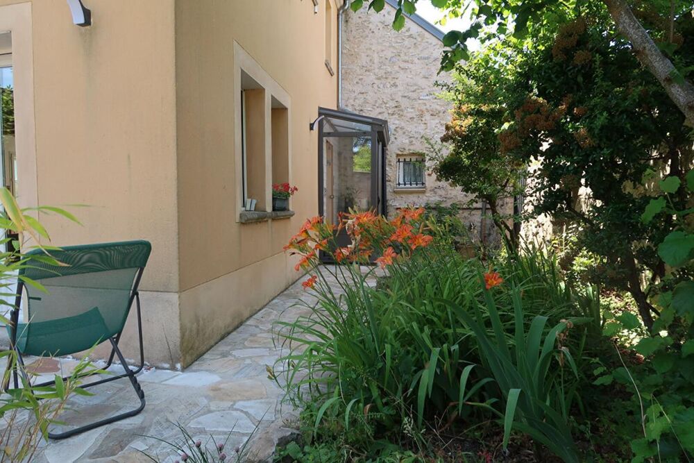 MARINES. CHARMANTE MAISON D'ARCHITECTE