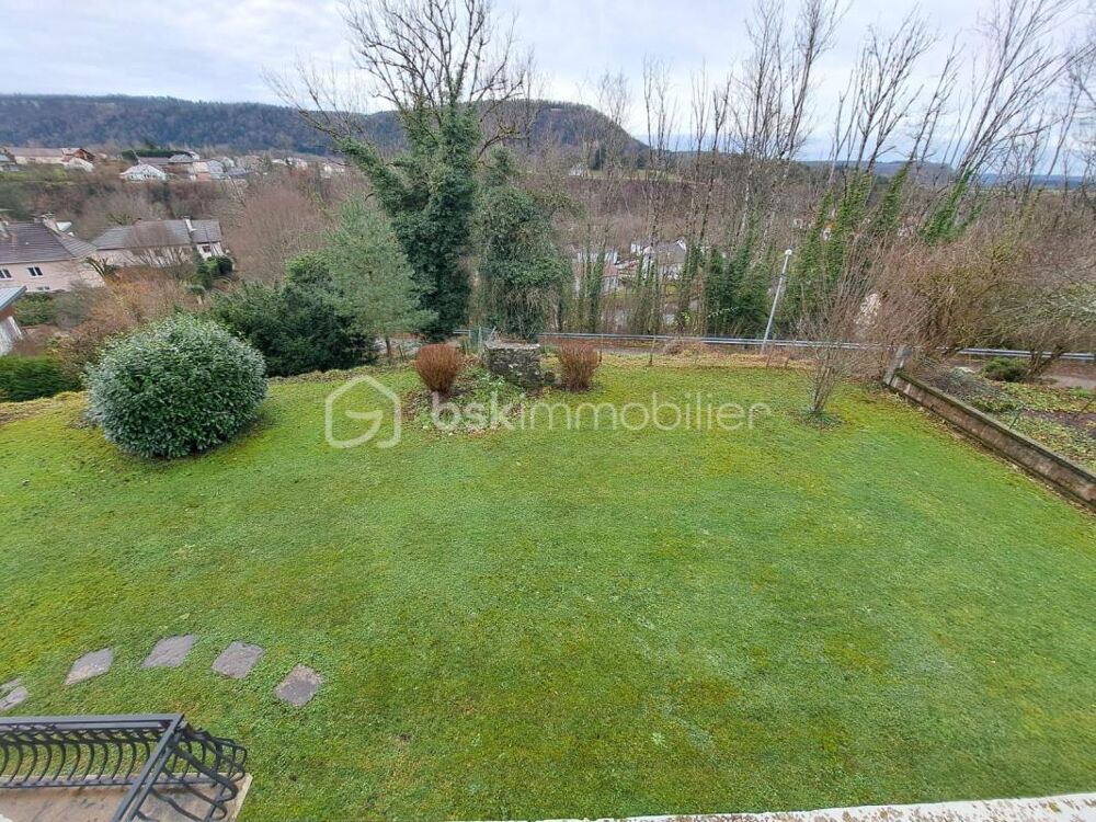 Vente Maison maison de 160 m² habitables + 1 400 m² de terrain : un vrai potentiel en ville ! Champagnole