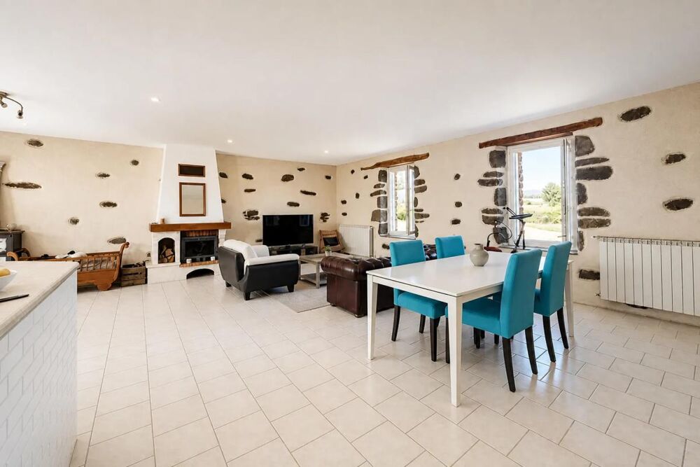 Maison avec dépendance sur 6000m2 de terrain
