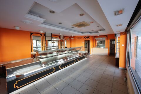 À louer  Local commercial prêt à exploiter, au cur du plus grand marché de Poitiers 2350 86000 Poitiers