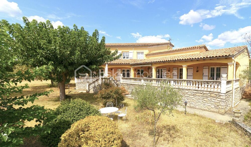 Villa familiale avec piscine au Sud de la France  Polyvalente et pleine de charme