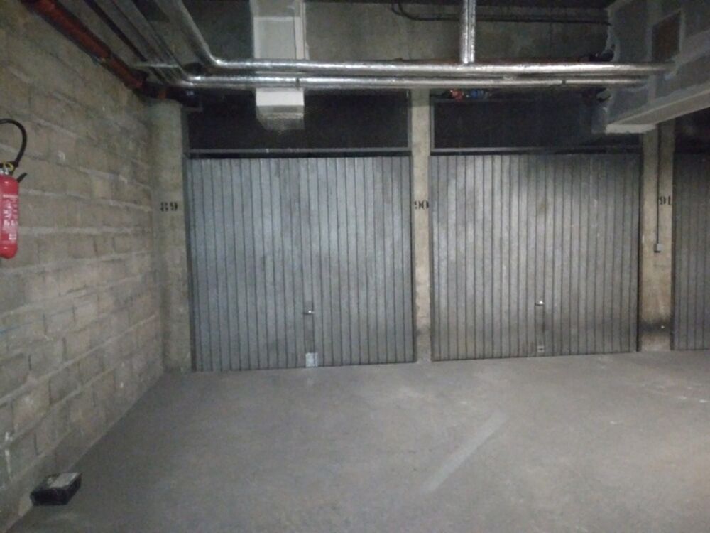 Vente Parking/Garage Box de 15m� et 3.80 m de hauteur dans r�sidence de 1972 Paris 20