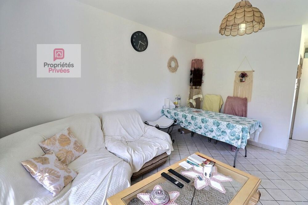Maison de ville comprenant 2 habitations - nombreuses chambres - garage en sous sol - cellier - cabanon de jardin en parpaing -