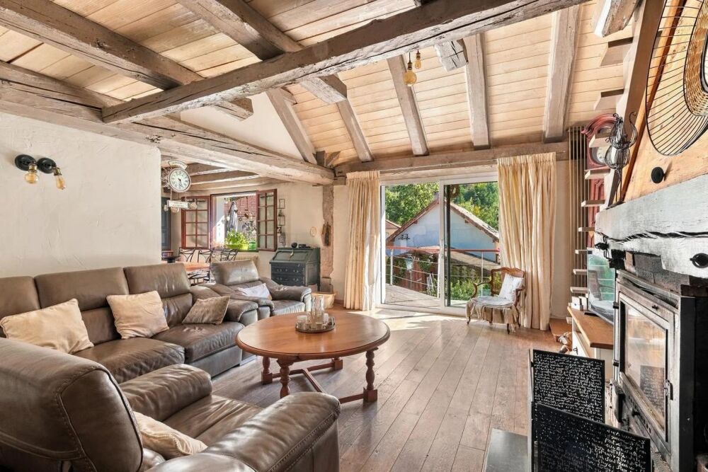 DOUSSARD  MAISON DE CARACTÈRE AVEC TERRASSE, DEUX STUDIOS ET UN T2