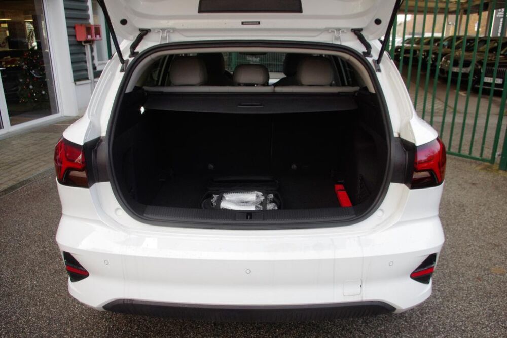 MG5 ELECTRIC 130KW LUXURY 50KWH AUTONOMIE STANDARD 2WD 2022 occasion 78240 Chambourcy