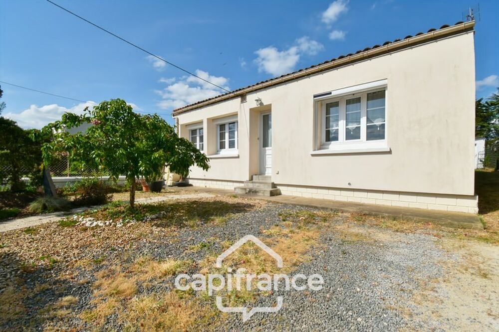 Maison à vendre de plain pied 5 pièces SAINT JEAN D'ANGELY (17) sur une parcelle de 1012m²