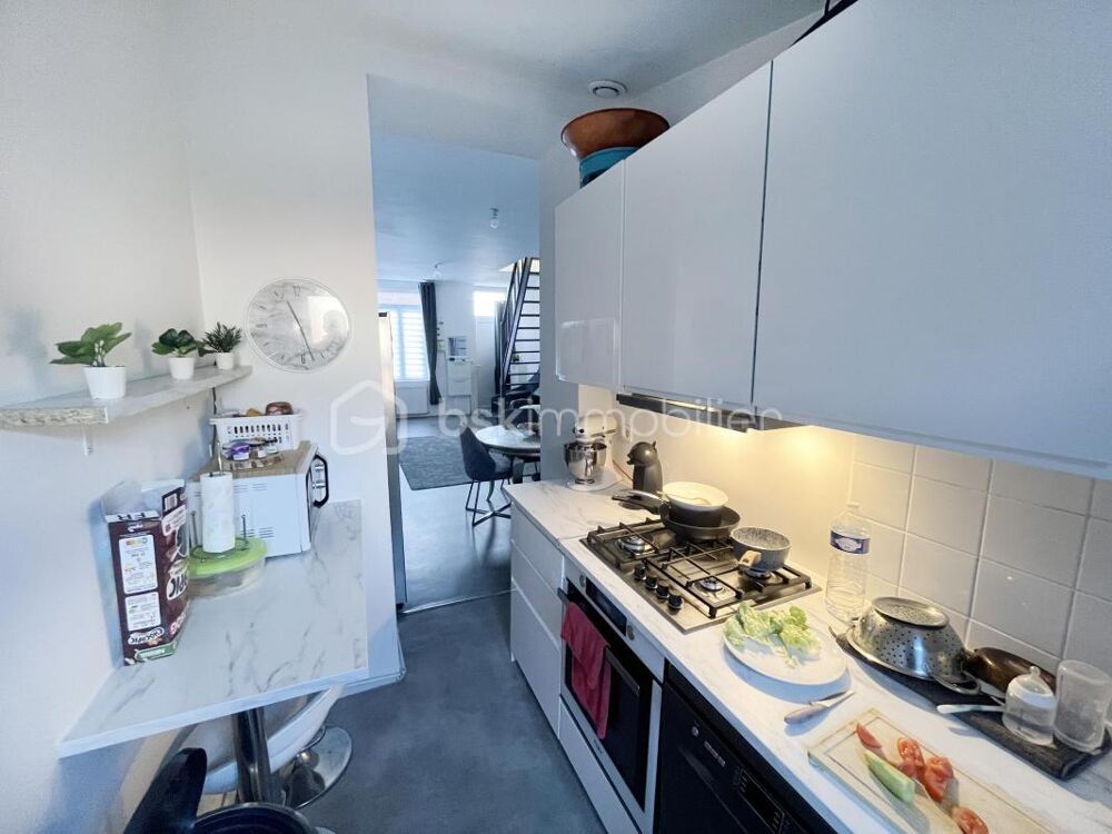EXCLUSIVITÉ, Maison de 95 m2 (5 pièces) avec cour et jardin de 67 m2 en jouissance (appartenant à la mairie)