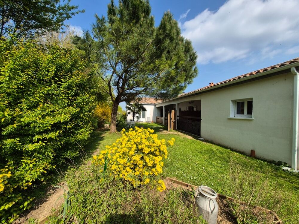 Maison à vendre 6 pièces PUY DU LAC (17)