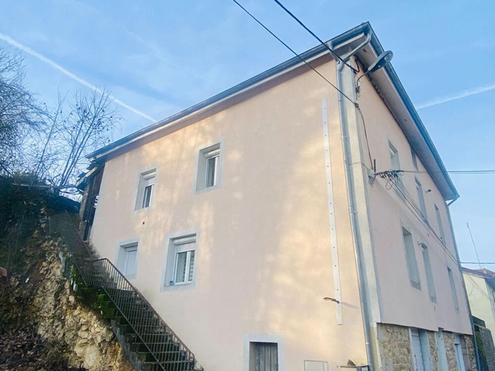 Vente Maison Maison / Immeuble  individuel 252 m2- 3 logements- Saint Amour Saint amour