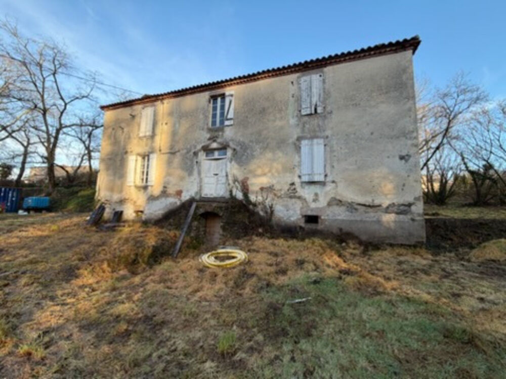 LA ROCHE SUR YON (85) RARISSIME LA COURTAISIERE PROPRIETE AVEC MAISON ET TERRAIN A BATIR SUR 4 HECTARES