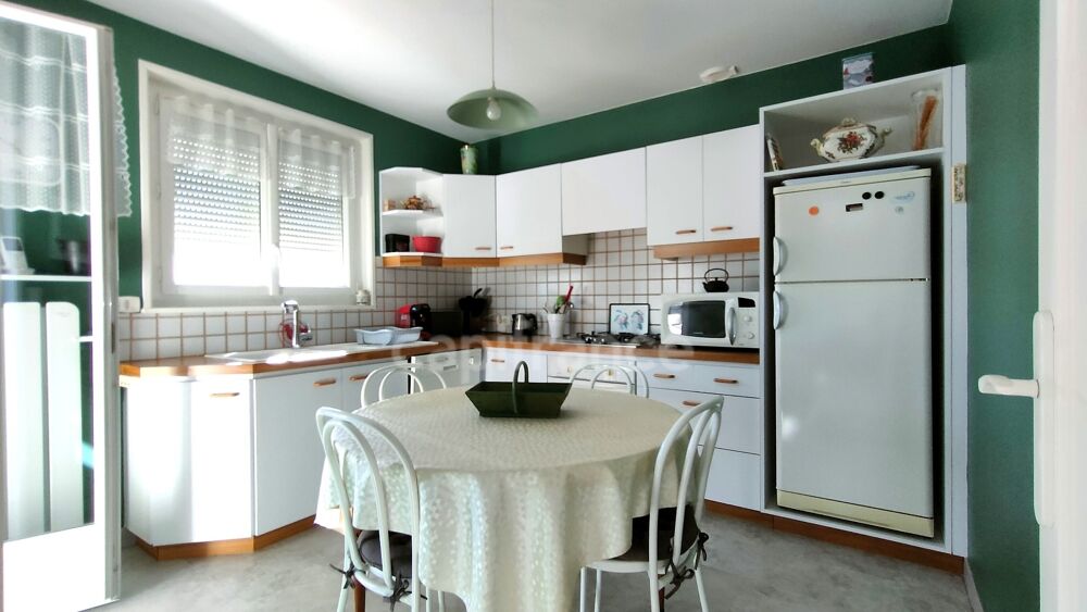 Vente Maison VEAUCHE – Belle maison familiale d'environ 130 m² sur 1050 m² de terrain clos et arboré Veauche