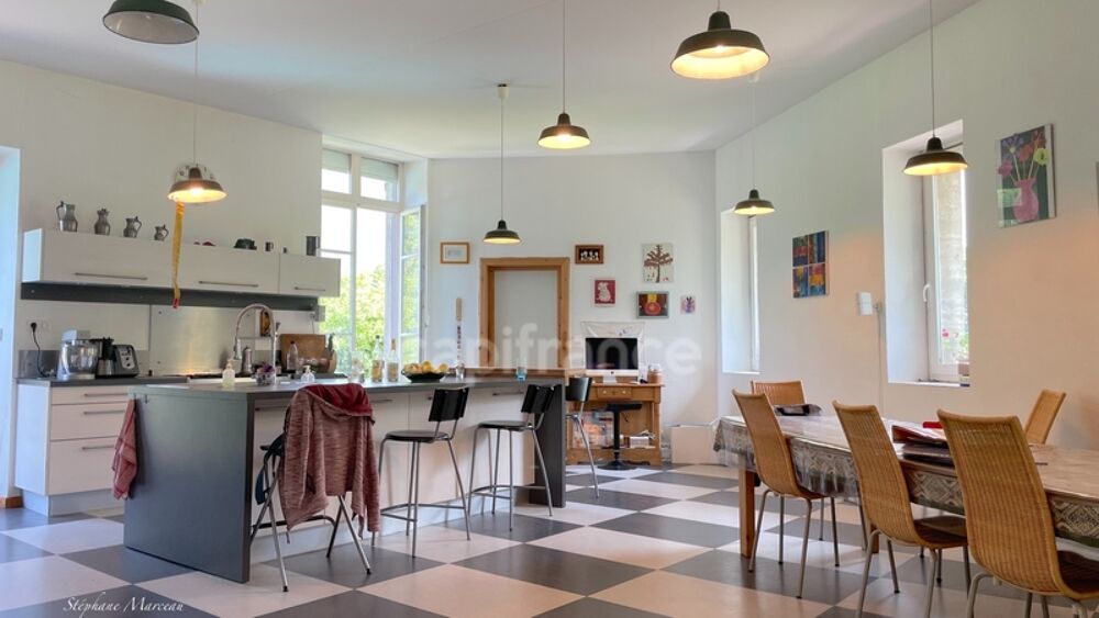 SAVOIE (73), à vendre vallée de La Maurienne, maison atypique, terrain 4000m², Gîte