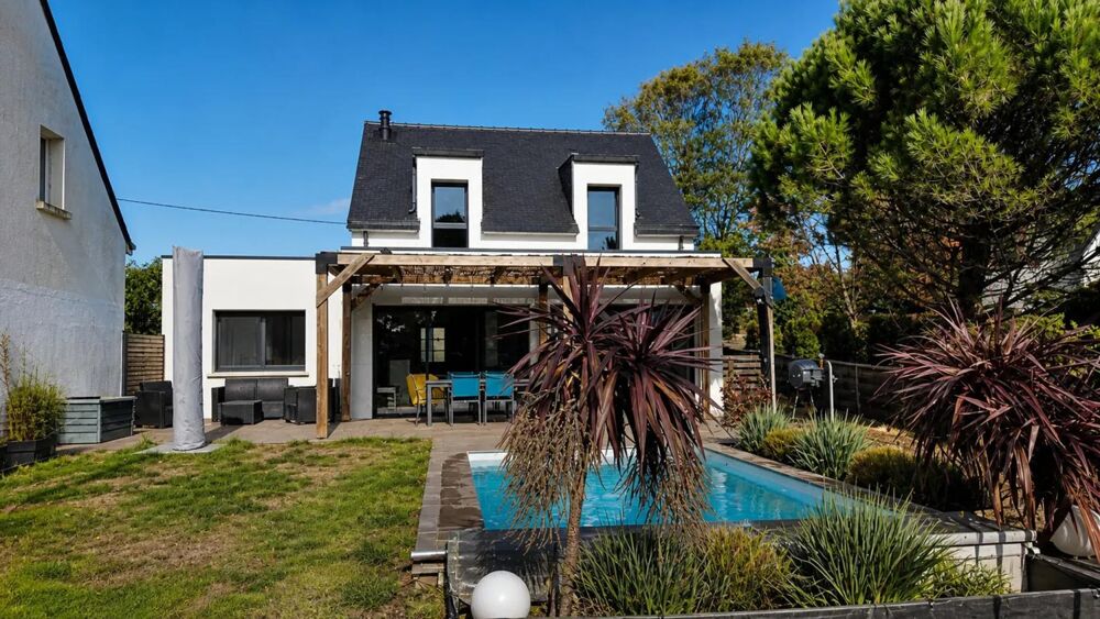 Maison de 4 pièces de 103 m² avec piscine à Sarzeau proche mer