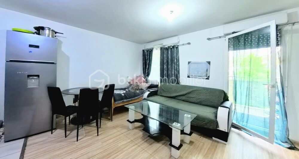 Appartement 2 pièces avec balcon et parking  Résidence récente à Bobigny
