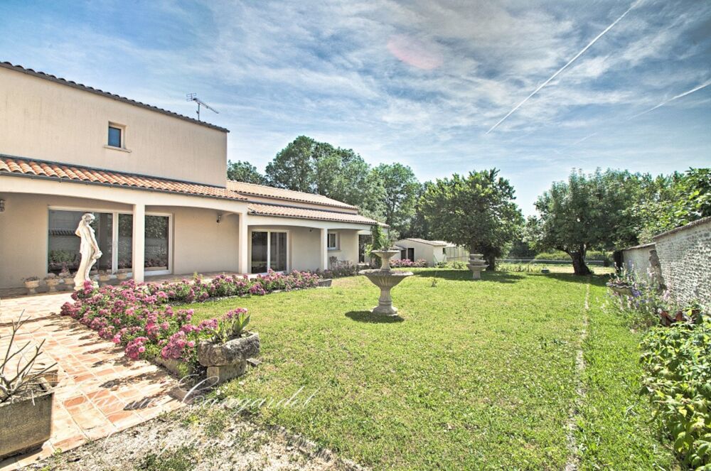 Maison à vendre de 217 m² au calme, sur plus de 2 100 m² de parcelle, à 7 min de Châtelaillon-Plage
