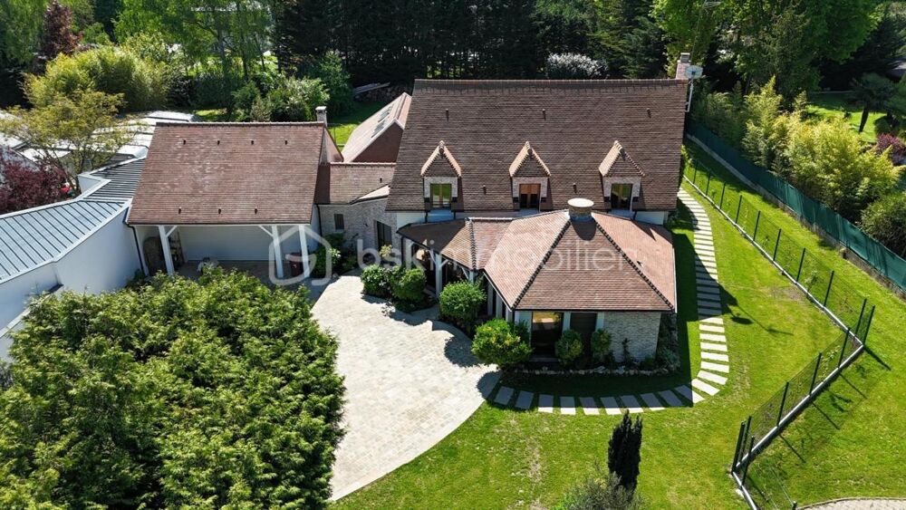 Élégante villa familiale de 326 m² habitables sur 1 390 m² de terrain  Piscine chauffée, aucun travaux à prévoir