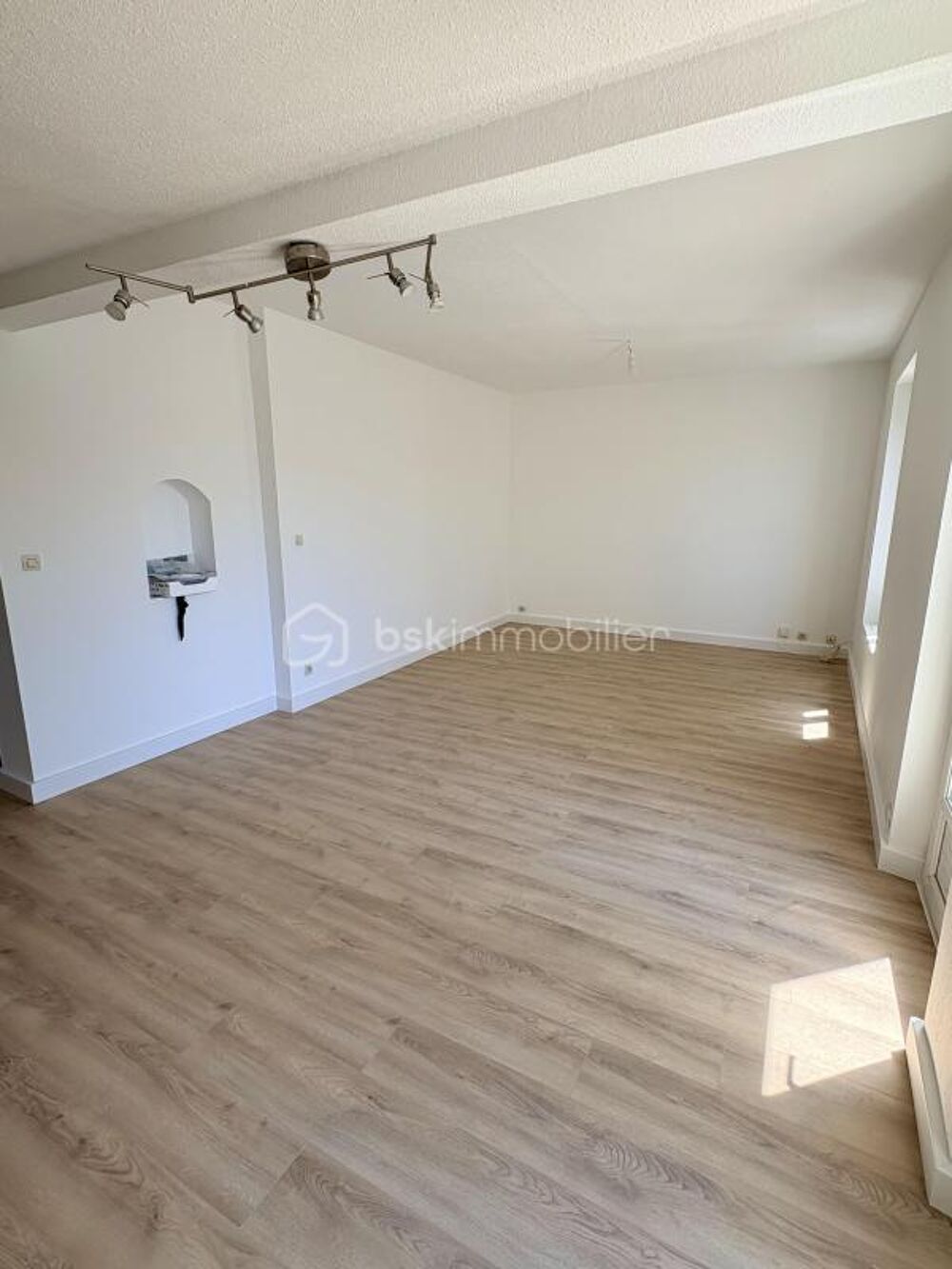 Appartement de type 4 avec une chambre en mezzanine +place de parking + cave quartier sud de la Seyne sur Mer