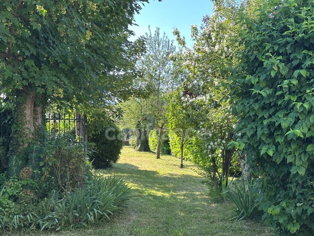 Maison à vendre 10 pièces au centre de CASTELNAU MAGNOAC (65)