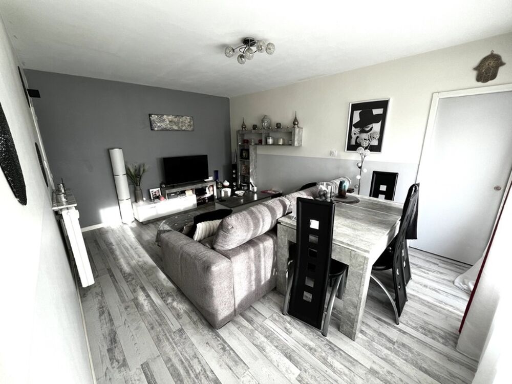 à vendre LONGVIC (21) appartement T4 72 m² avec grande terrasse et place de parking