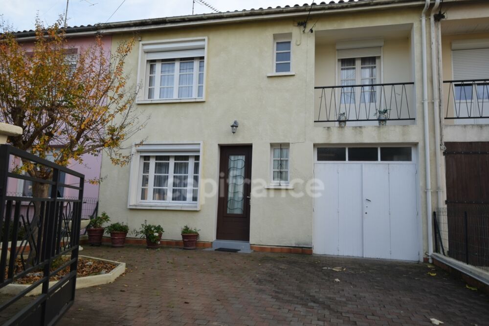 Maison de 117m2 - 3 chambres - 2 cours extérieures - proche des commerces à pieds à TONNEINS