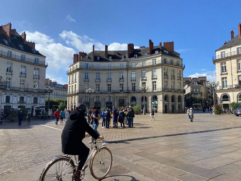   44000 NANTES - BUREAUX LIBRES 80 M²,  QUARTIER  GRASLIN Nantes