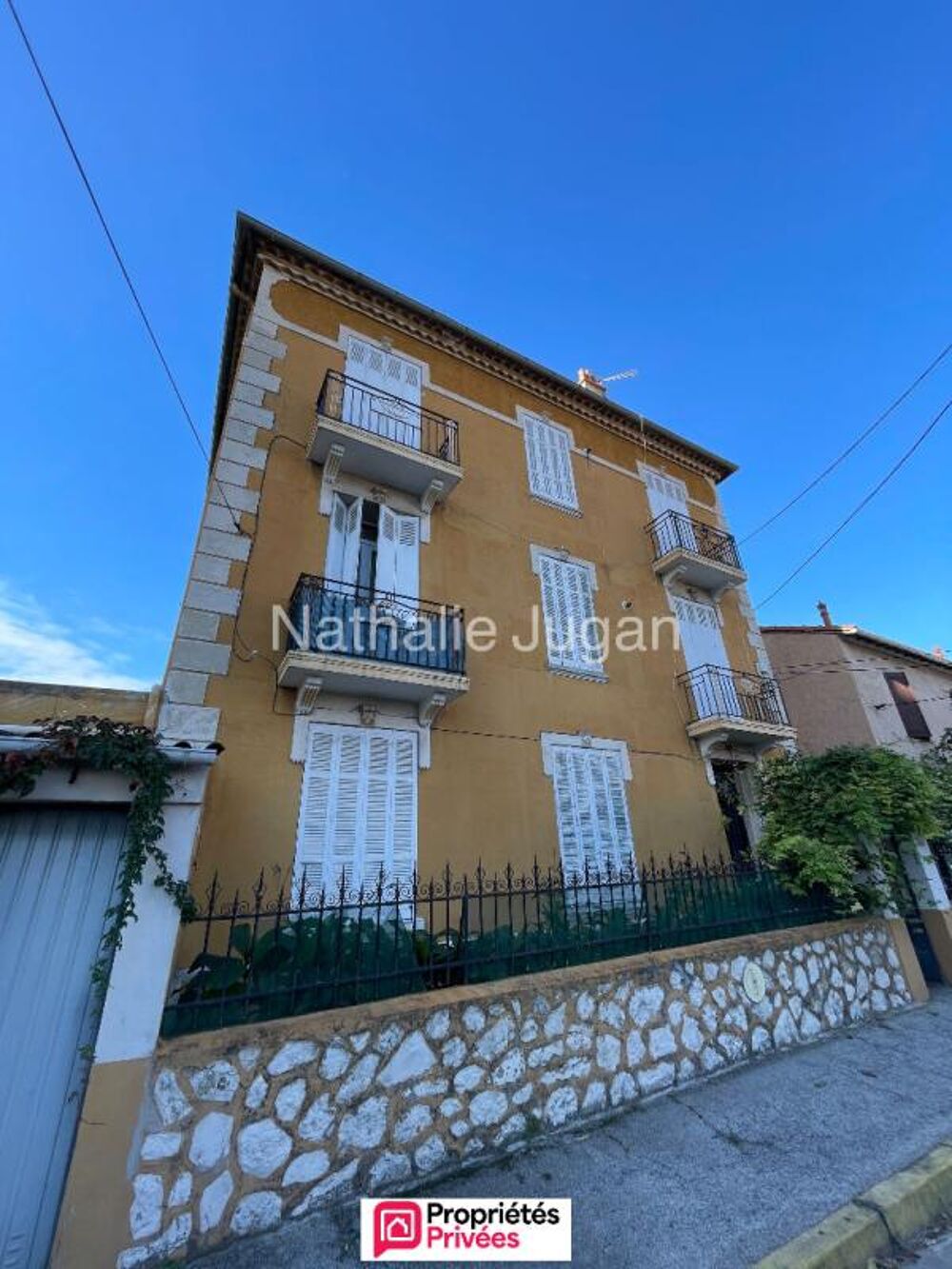 Vente TOULON Ouest - Maison de caractère à rénover de 205 m2 sur 318 m2 de terrain - Garage