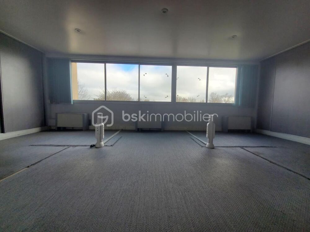   BUREAUX ET OPEN SPACE 140 m² ESTILLAC 