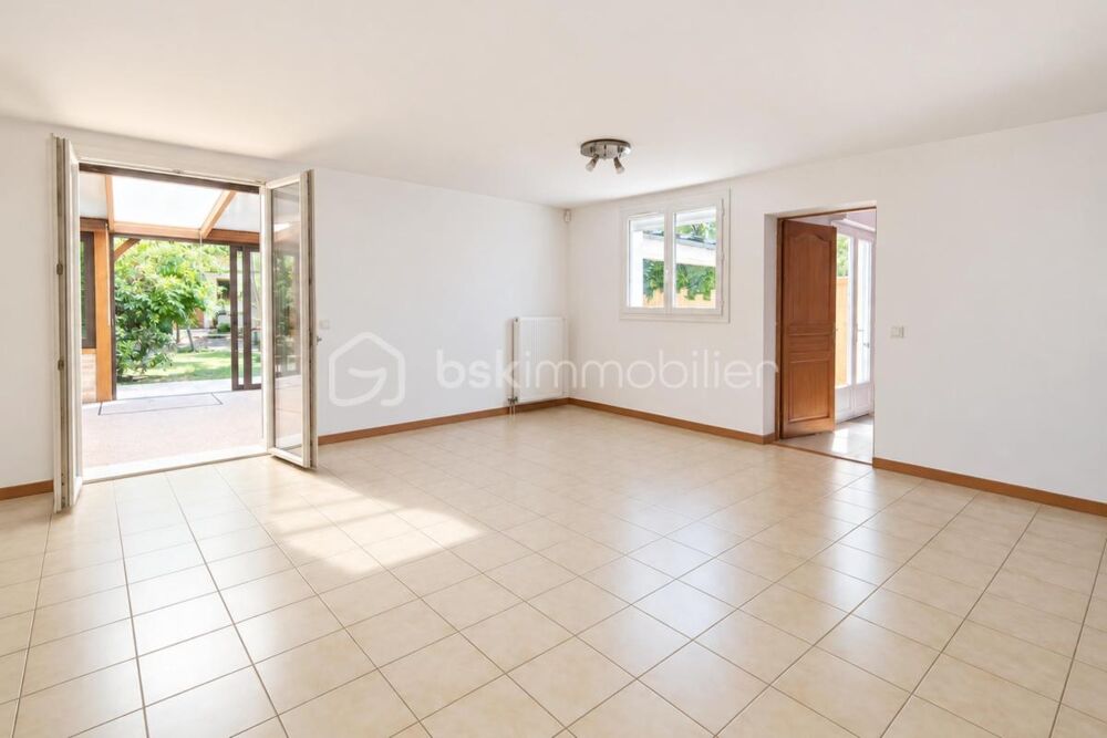 Maison familiale de 139 m², 6 pièces, 5 chambres  Beaux volumes, fort potentiel et jardin sans vis-à-vis