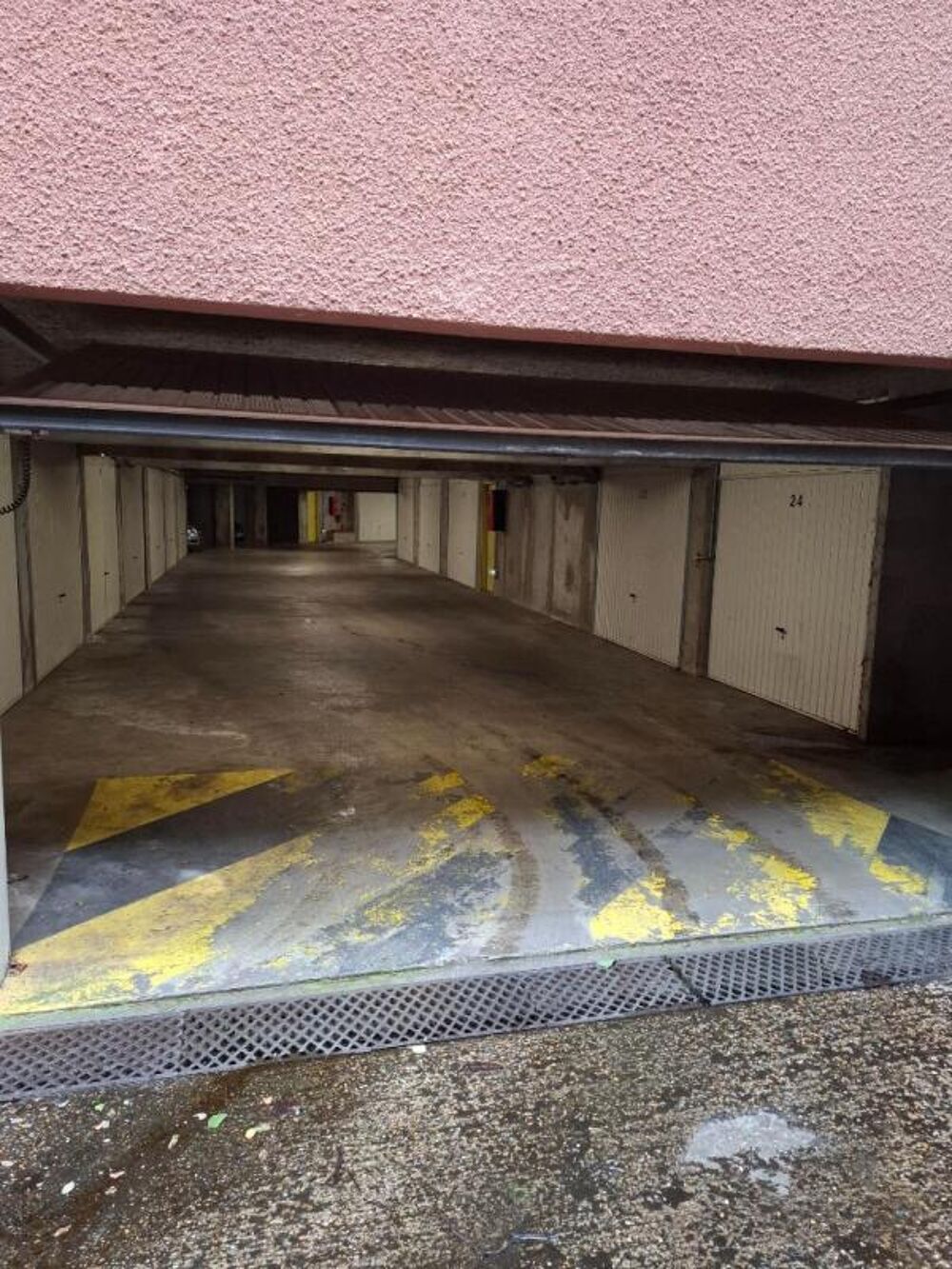 Location Parking/Garage Garage à louer 33.20  CC à Champagne-au-Mont-d'Or Champagne au mont d or