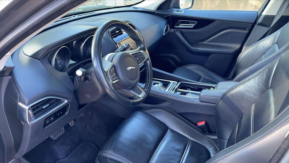F-PACE 2.0 D 180 AWD BVA8 Portfolio - 5 places Automatique 2017 occasion 13001 Marseille
