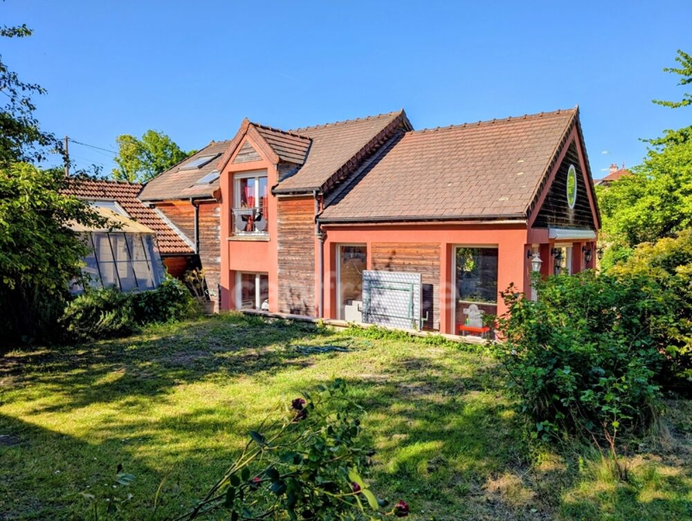 Maison de caractère, jardin et beaux volumes à Corbeil