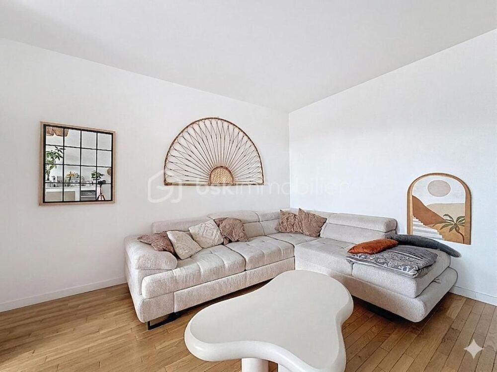 LE MESNIL-LE-ROI - T4 pièces de 77 m² avec balcon et 2 places de parking au sous-sol