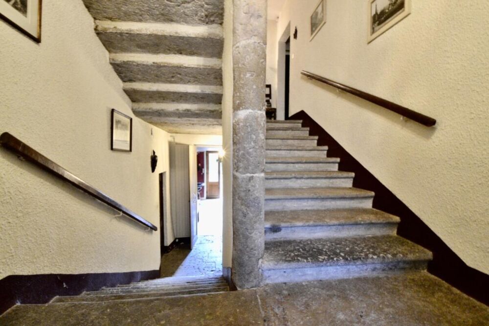 à vendre  Propriété/château Sathonay-Village (69580)